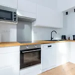 Sleek - Urban Elegance In The Heart Of *