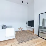 Sleek - Urban Elegance In The Heart Of Apartment Gent