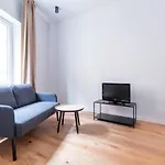 Apartment Sleek - Urban Elegance In The Heart Of *