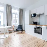 Sleek - Urban Elegance In The Heart Of Apartment Gent