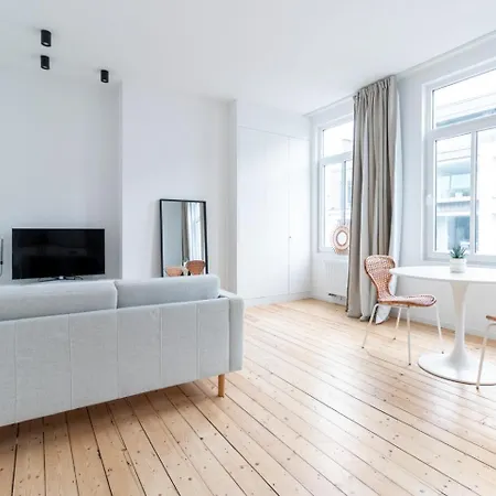 Sleek - Urban Elegance In The Heart Of Apartment *