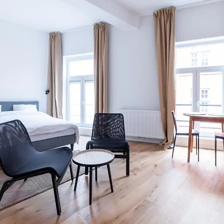 Sleek - Urban Elegance In The Heart Of Апартаменти *