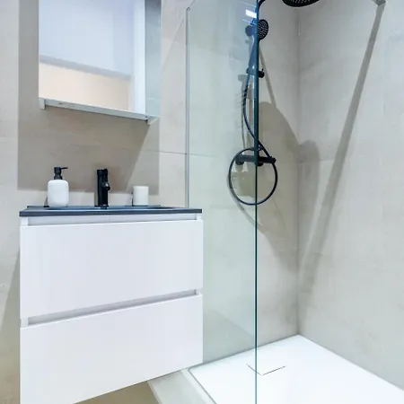 Sleek - Urban Elegance In The Heart Of *
