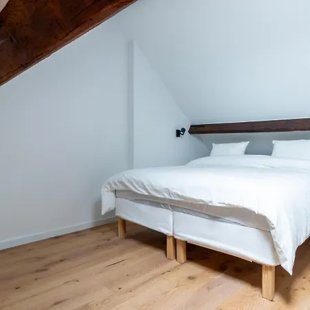 Апартаменти Sleek - Urban Elegance In The Heart Of Гент