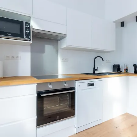 Sleek - Urban Elegance In The Heart Of *