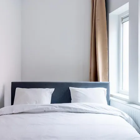 Apartment Sleek - Urban Elegance In The Heart Of *