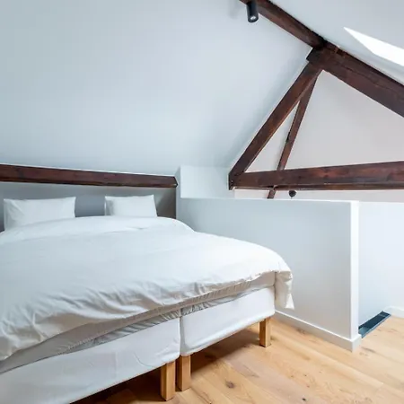 Sleek - Urban Elegance In The Heart Of Апартаменти