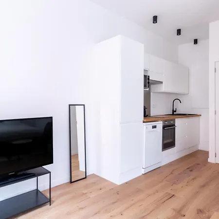 Sleek - Urban Elegance In The Heart Of Апартаменти *