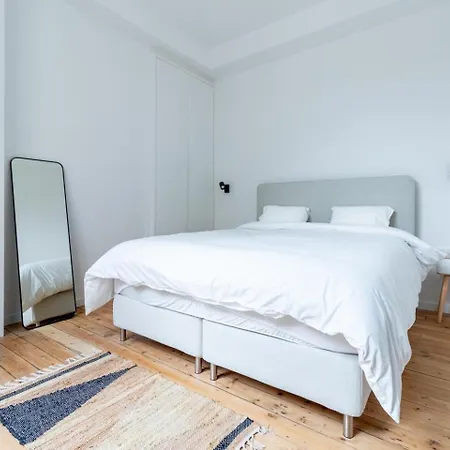 Sleek - Urban Elegance In The Heart Of Апартаменти Гент
