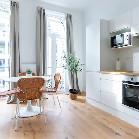 Sleek - Urban Elegance In The Heart Of Гент