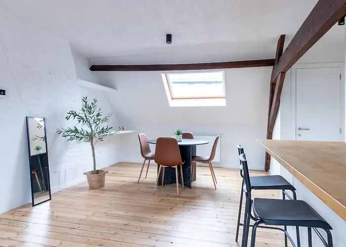 Sleek - Urban Elegance In The Heart Of Гент