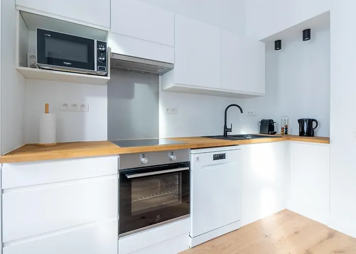 Sleek - Urban Elegance In The Heart Of *