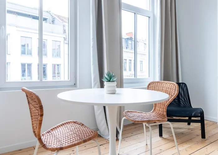 Sleek - Urban Elegance In The Heart Of Апартаменты