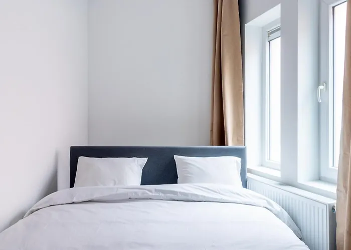 Apartamento Sleek - Urban Elegance In The Heart Of *