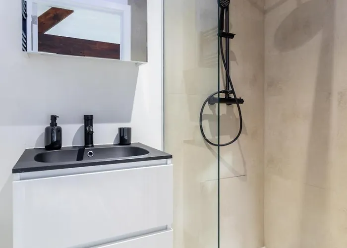 Sleek - Urban Elegance In The Heart Of *