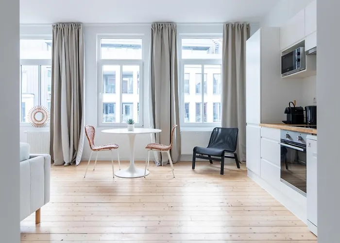 Sleek - Urban Elegance In The Heart Of Гент