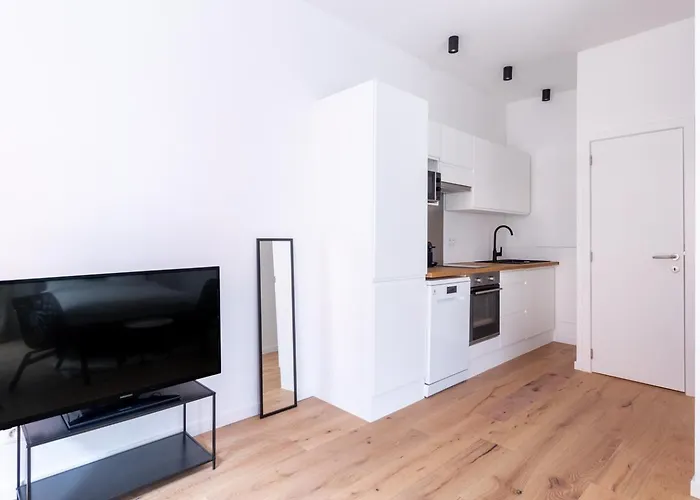 Sleek - Urban Elegance In The Heart Of Апартаменты *