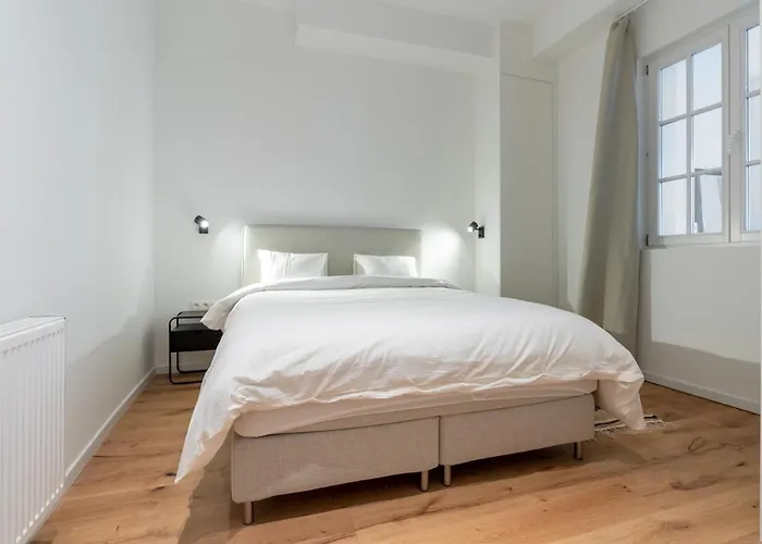 Apartamento Sleek - Urban Elegance In The Heart Of
