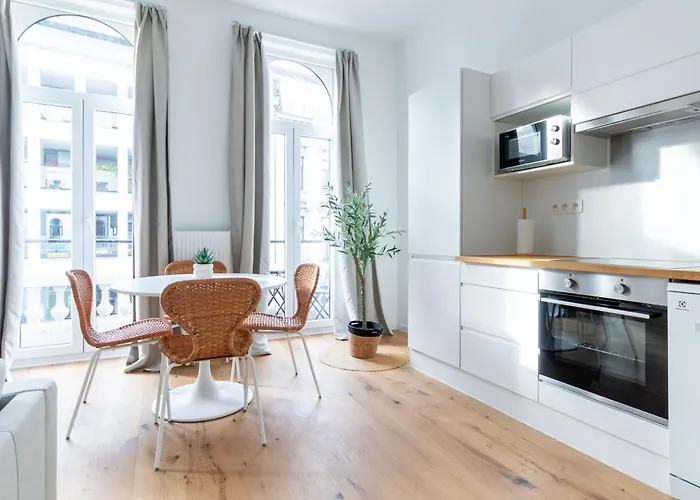 Sleek - Urban Elegance In The Heart Of Гент