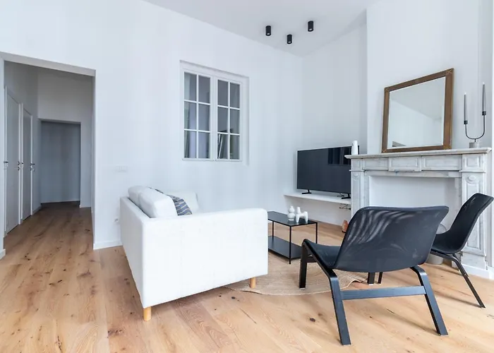 Apartamento Sleek - Urban Elegance In The Heart Of