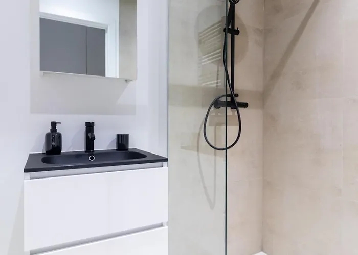 Sleek - Urban Elegance In The Heart Of Апартаменты