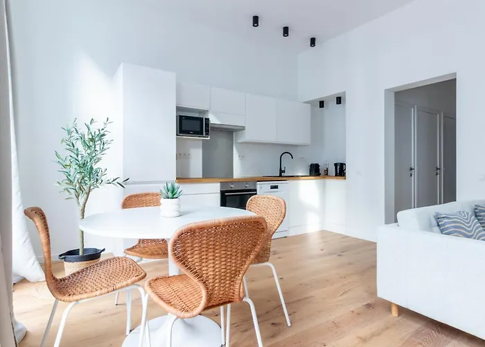 Sleek - Urban Elegance In The Heart Of *