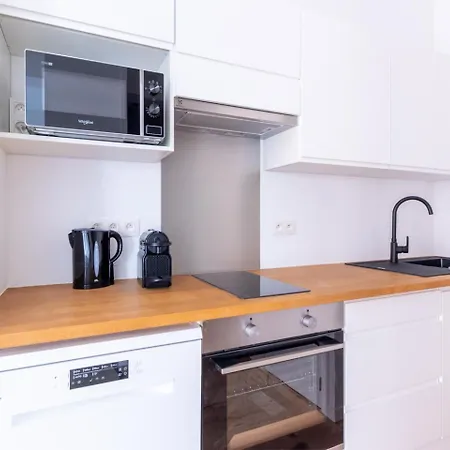 Sleek - Urban Elegance In The Heart Of